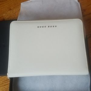 Hugo Boss white essential folder